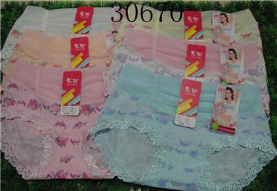 彩田30670女士中腰平角褲 時尚燒花印花與舒適內(nèi)穿的完美融合